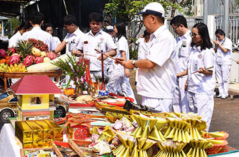 บริษัท พี ควอลิตี้ แมชชีน พาร์ท จำกัด พร้อมด้วยพนักงานบริษัท จัดพิธีไหว้เจ้าในเทศกาลตรุษจีน ในโอกาสนี้ขอให้ทุกท่าน "ซินเจียยู่อี่ ซินนี้ฮวดไช้" มีความสุข ร่ำรวยเงินทอง ตลอดปี 2562.